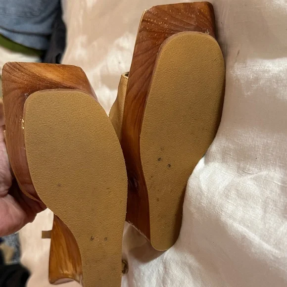 GUESS Y2K Tan Wedge Wood Sandals - Sleek Strappy Design size 7 - Picture 4 of 7